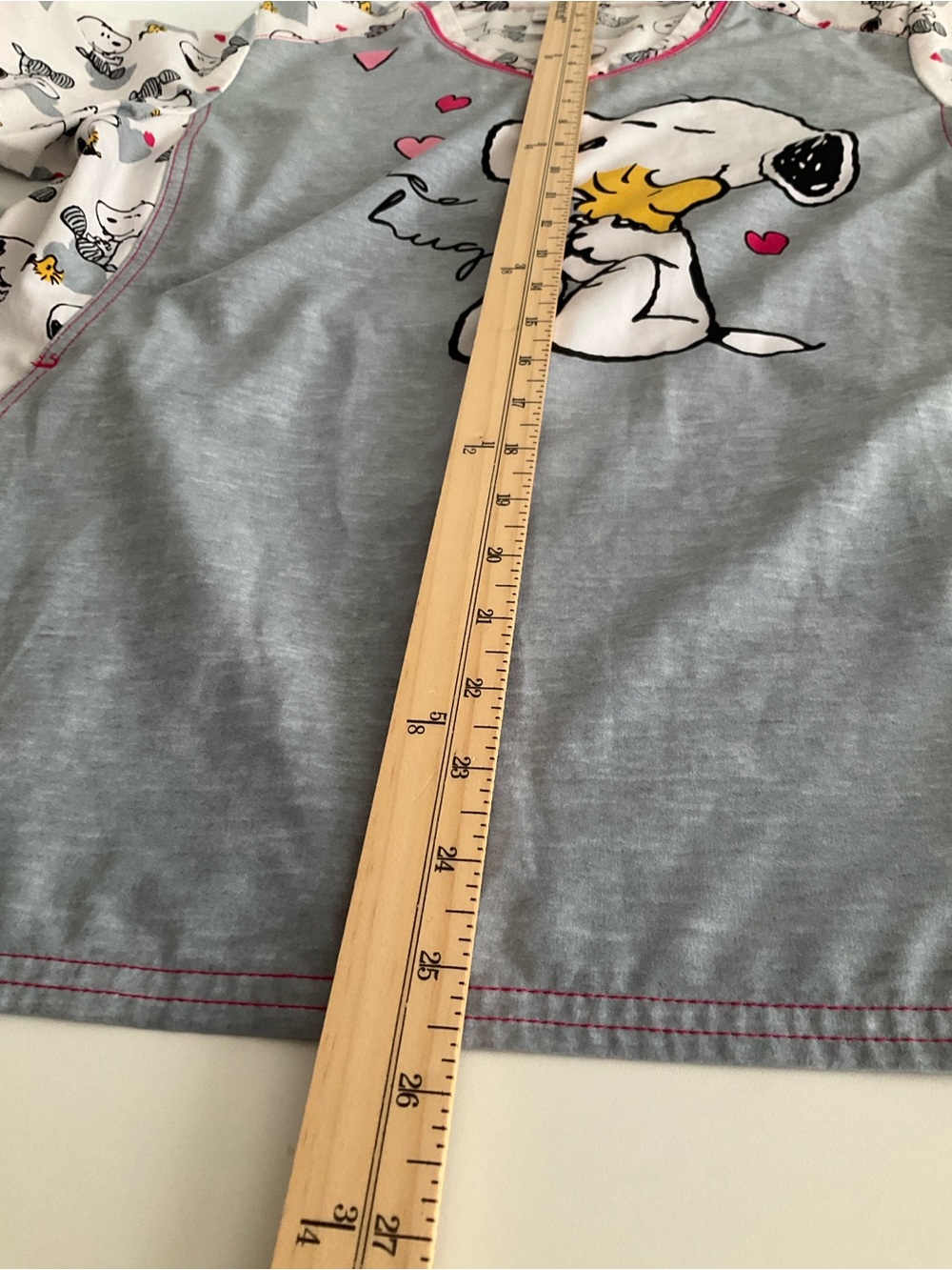 Cherokee Tooniforms Peanuts Snoopy "Free Hugs" Scrub Top Gray Pink - Picture 9 of 10
